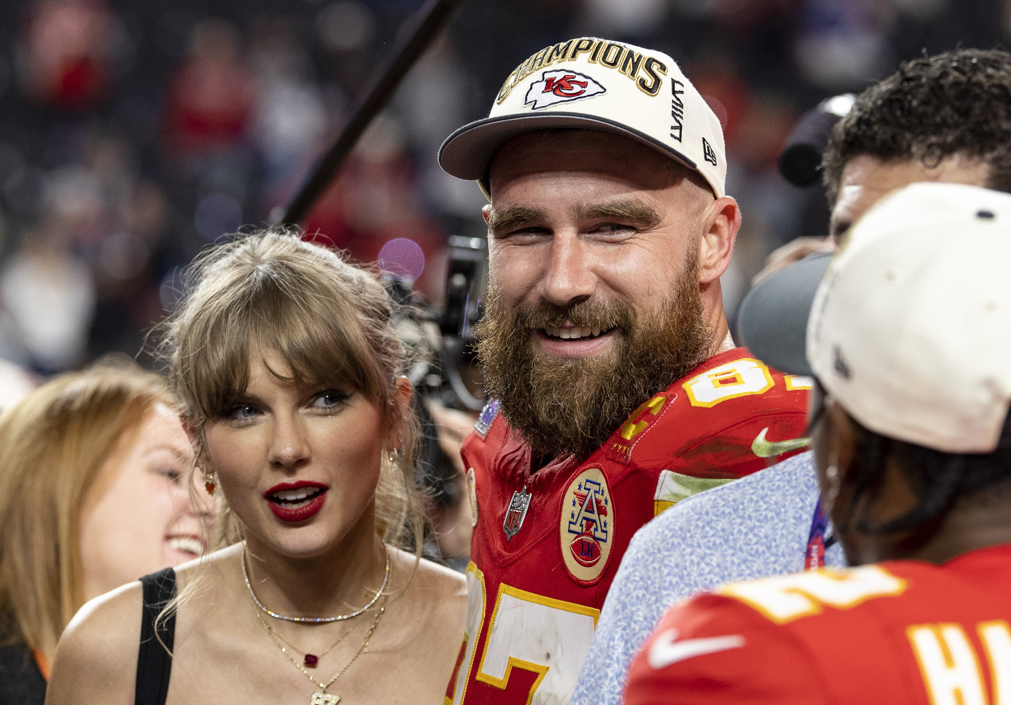 How Travis Kelce showed love to Taylor Swift all the way from training camp