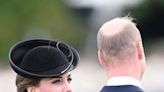 Los príncipes de Gales visitan a las tropas de la Commonwealth que participarán en el funeral de Isabel II