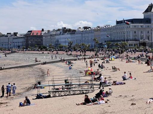 UK weather set to hit 30C but a heatwave would depend on one thing
