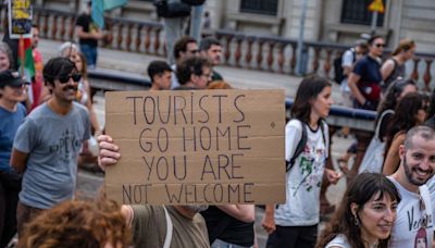 Spanish anti-tourism protesters harass foreign visitors in Barcelona