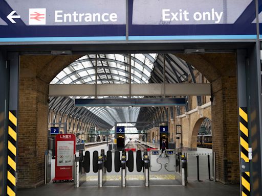 Train passengers warned “do not travel” to King’s Cross station