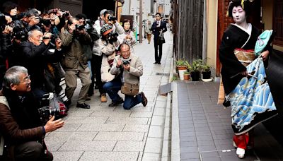 遊客亂闖擾民 日本京都祇園5月新設告示板 禁入私家路違者罰款