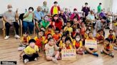 幼兒園孩童獻舞、陪爺奶玩闖關遊戲部苗北苗市場日照中心歡慶重陽