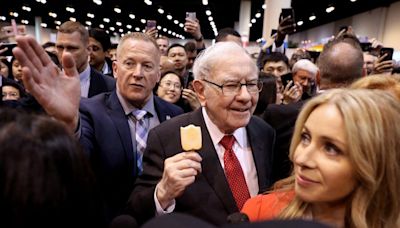 Warren Buffett va por la continuidad: Apple domina cartera de Berkshire Hathaway Por Investing.com