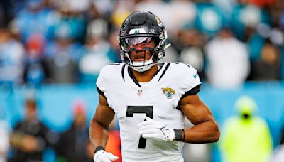 Reports: Cardinals signing ex-Jaguars wide receiver Zay Jones to 1-year, $4.25 million deal