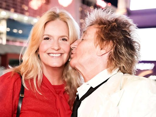 Rod Stewart Shares Romantic 17th Anniversary Photo with Wife Penny Lancaster: '17 Years of Love'