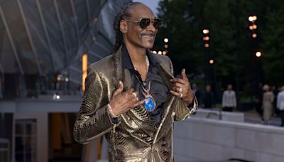 Snoop Dogg carries Olympic torch in Paris