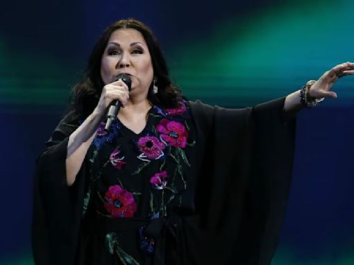 Ana Gabriel se recupera tras contraer influenza en Chile y vuelve al Movistar Arena - La Tercera