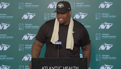 Jets’ Quinnen Williams Had Priceless Reaction to Learning Aaron Rodgers Is Entering 20th Season