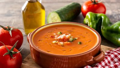 Cuatro sopas andaluzas frías, sanas y sencillas: porra, salmorejo, gazpacho y mazamorra