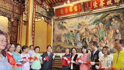 賴總統赴彰化縣大村慈雲寺參香祈福贈匾額