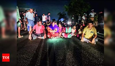 Guduvanchery residents block GST Road over power outages | Chennai News - Times of India