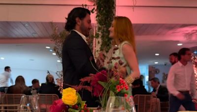 Marina Ruy Barbosa dança coladinha ao noivo durante jantar em Cannes; vídeo