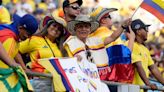 Videos: hinchas colombianos contagiaron de la fiebre Tricolor a Policías estadounidenses que sacaron “los permitidos”