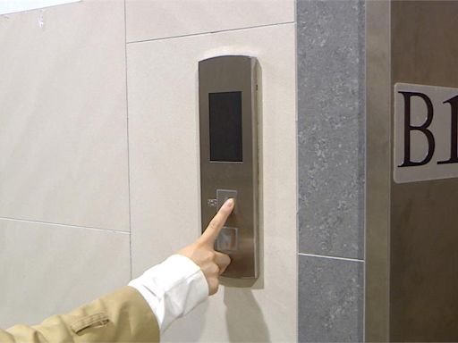 北市廣慈社宅電梯遇水罷工 住戶崩潰:要爬23樓