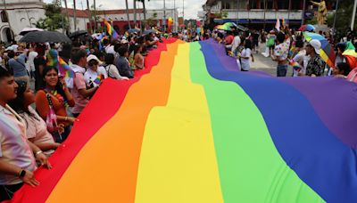 Activistas y migrantes marchan por el Orgullo en la frontera sur de México