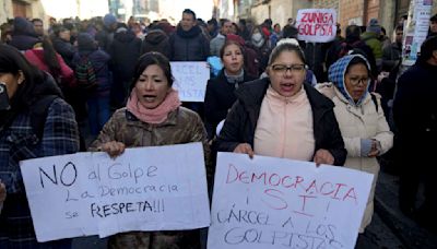 Protesters rally in Bolivia, boosting the president and denouncing the thwarted military coup