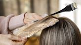 Hojas de nogal para oscurecer el cabello: Así se prepara este tinte natural que también promueve el crecimiento capilar