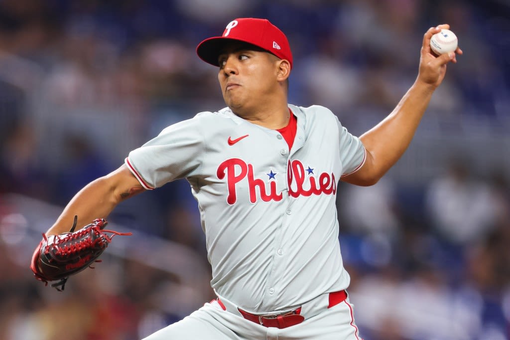 Suárez throws 7 scoreless innings, Castellanos and Rojas homer in Phillies 8-2 win over Marlins