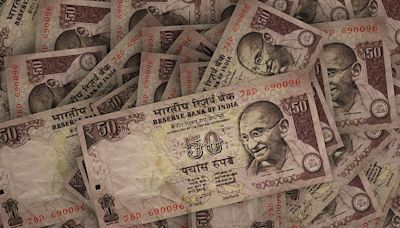 USD/INR edges lower, with all eyes on India’s Federal Budget