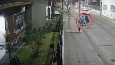 Niño hispano muere tras quedar en medio de tiroteo entre un policía y ladrones: el uniformado fue arrestado