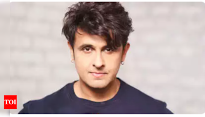 Mukesh's 101st birthday: Sonu Nigam has an emotional moment with Nitin Mukesh | Hindi Movie News - Times of India