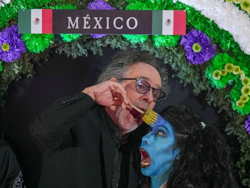 Burton y el elenco de “Beetlejuice Beetlejuice” visitan México