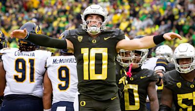 Oregon Football's Bo Nix Named Duck Male Athlete of the Year