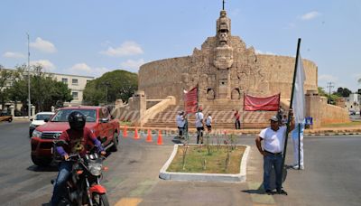 Protestan jubilados de Pemex en Paseo de Montejo