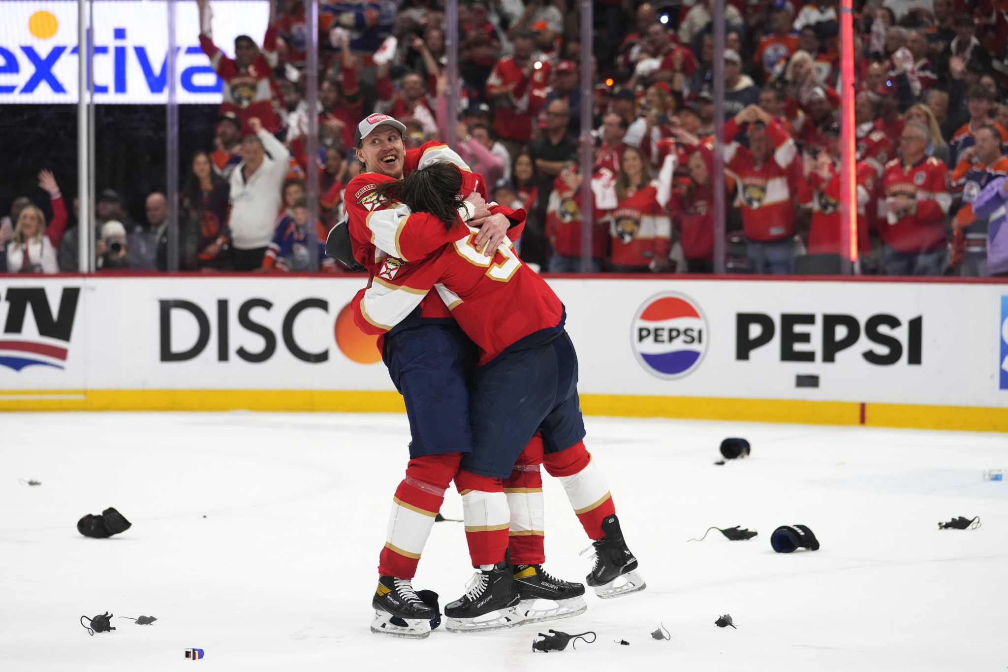 Colorado's MacKinnon wins Ted Lindsay Award, Chicago's Bedard named top rookie at NHL awards