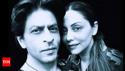 Gauri Khan looks worried as she visits Shah Rukh Khan in hospital, Juhi Chawla also accompanies her to check on his health condition | Hindi Movie News - Times of India