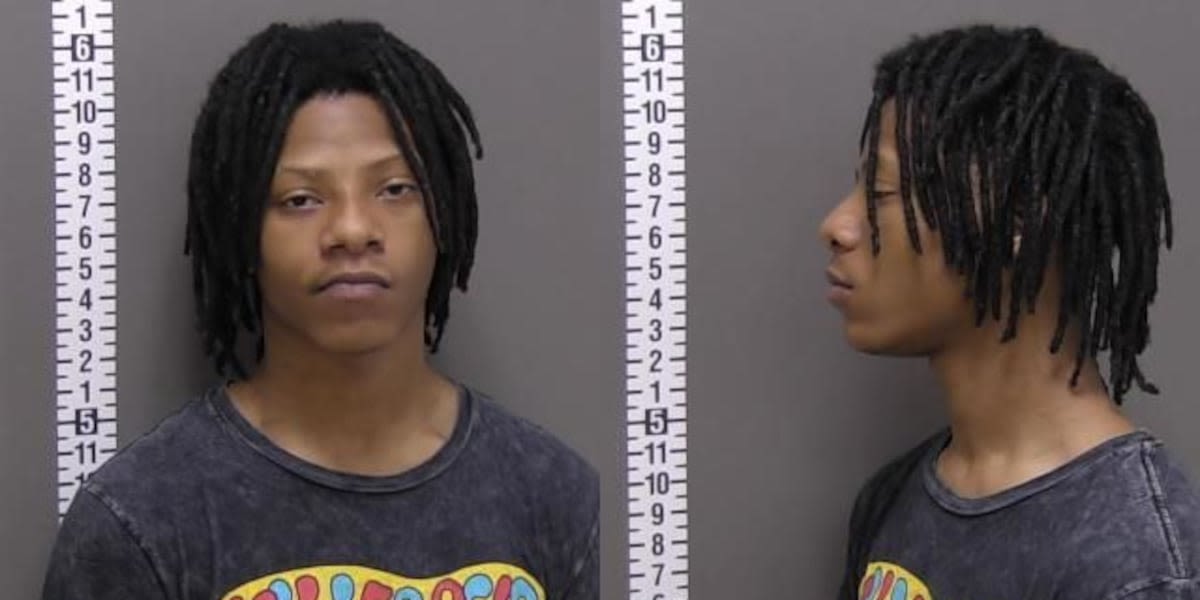 Fargo man accused of robbing two people at gunpoint