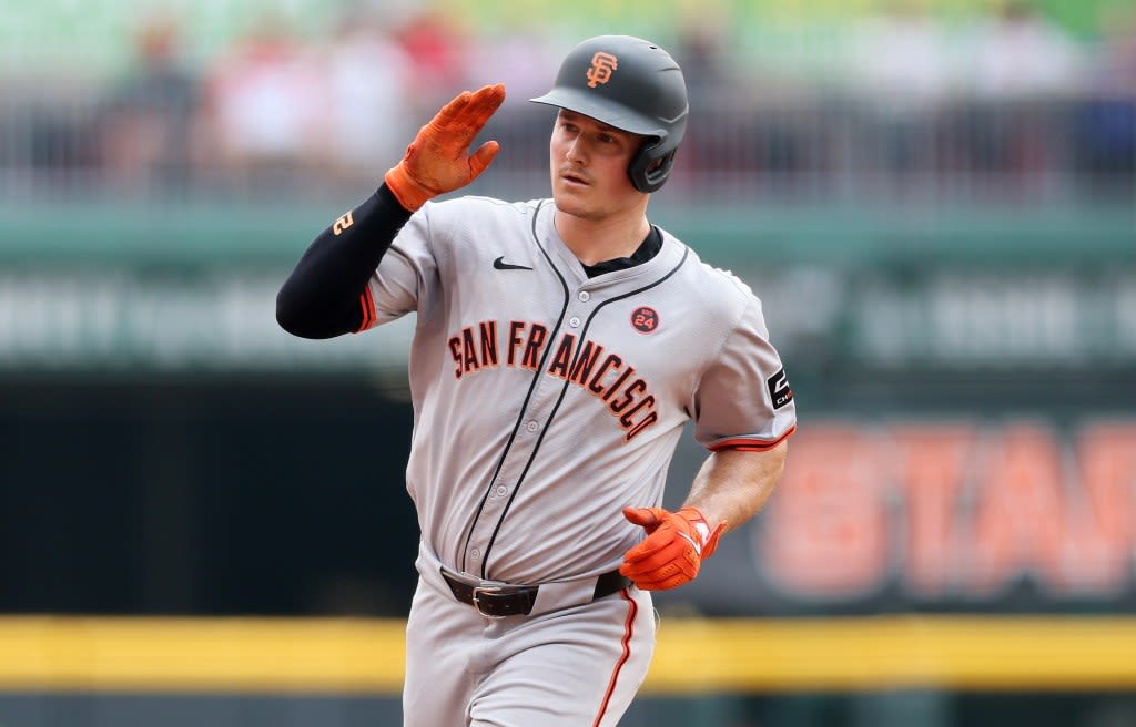 Trio of home runs power SF Giants to rare road series win over Reds