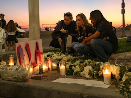 Candlelight vigil held for Huntington Beach teen who went missing in the ocean