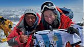Una argentina hizo cumbre en el Everest y rompió un récord mundial