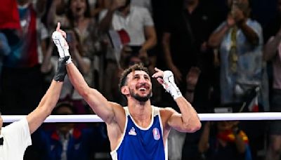 JO 2024 (boxe): pourquoi Sofiane Oumiha est assuré de remporter une médaille après sa victoire en quarts