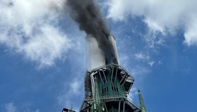 Francia: se desata un incendio en la famosa catedral de Rouen, pintada por Claude Monet en el siglo XIX