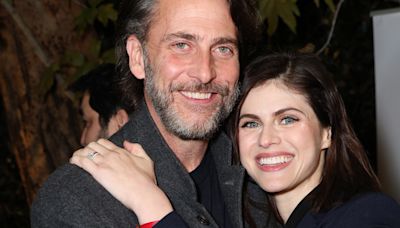 Alexandra Daddario Is Pregnant, Expecting Baby with Andrew Form
