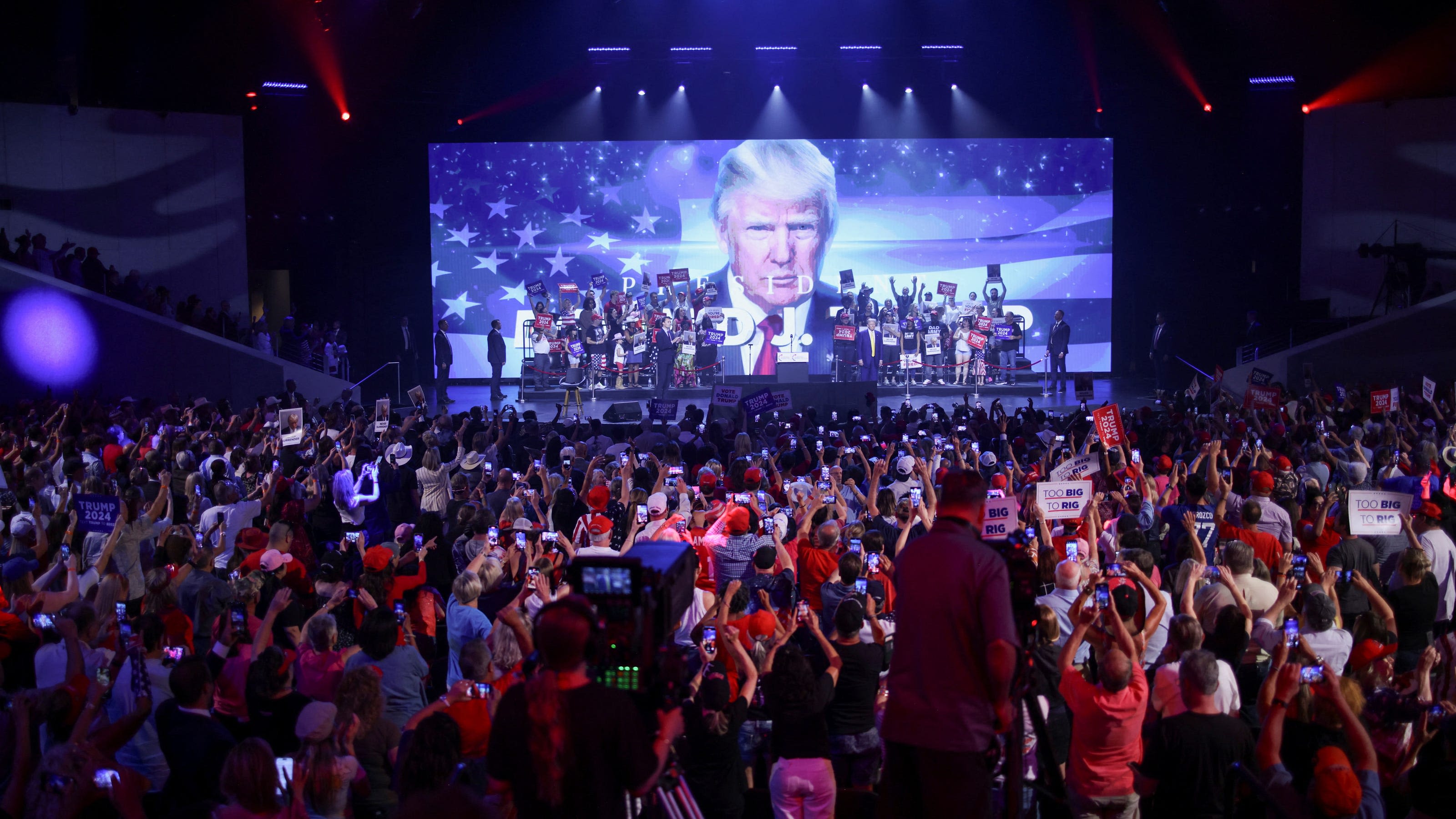 'Stand behind our guy': In record heat, Trump fans flock to Dream City Church