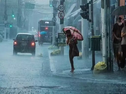 Maharashtra weather update: IMD issues red alert for Mumbai, 'extreme rainfall' predicted for state