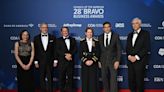 Premios Bravo distinguen a jefa del Comando Sur de EE.UU. y a líderes de la región
