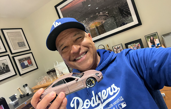 Shohei Ohtani continues to hand out Porsches. This time Dave Roberts gets one