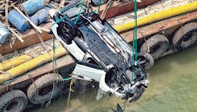 關員駕車上班墮橋亡 海關未提殉職 工會稱非執勤期間 或列「在職身故」