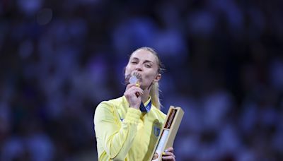 La esgrimista Kharlan dedica su medalla a los atletas ucranianos fallecidos en la guerra