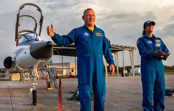 Boeing Starliner astronauts arrive at launch site for 1st flight test on June 1 (photos)