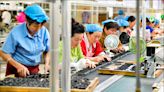 3成農民工逾半百 中國世界工廠轉不動 - 自由財經