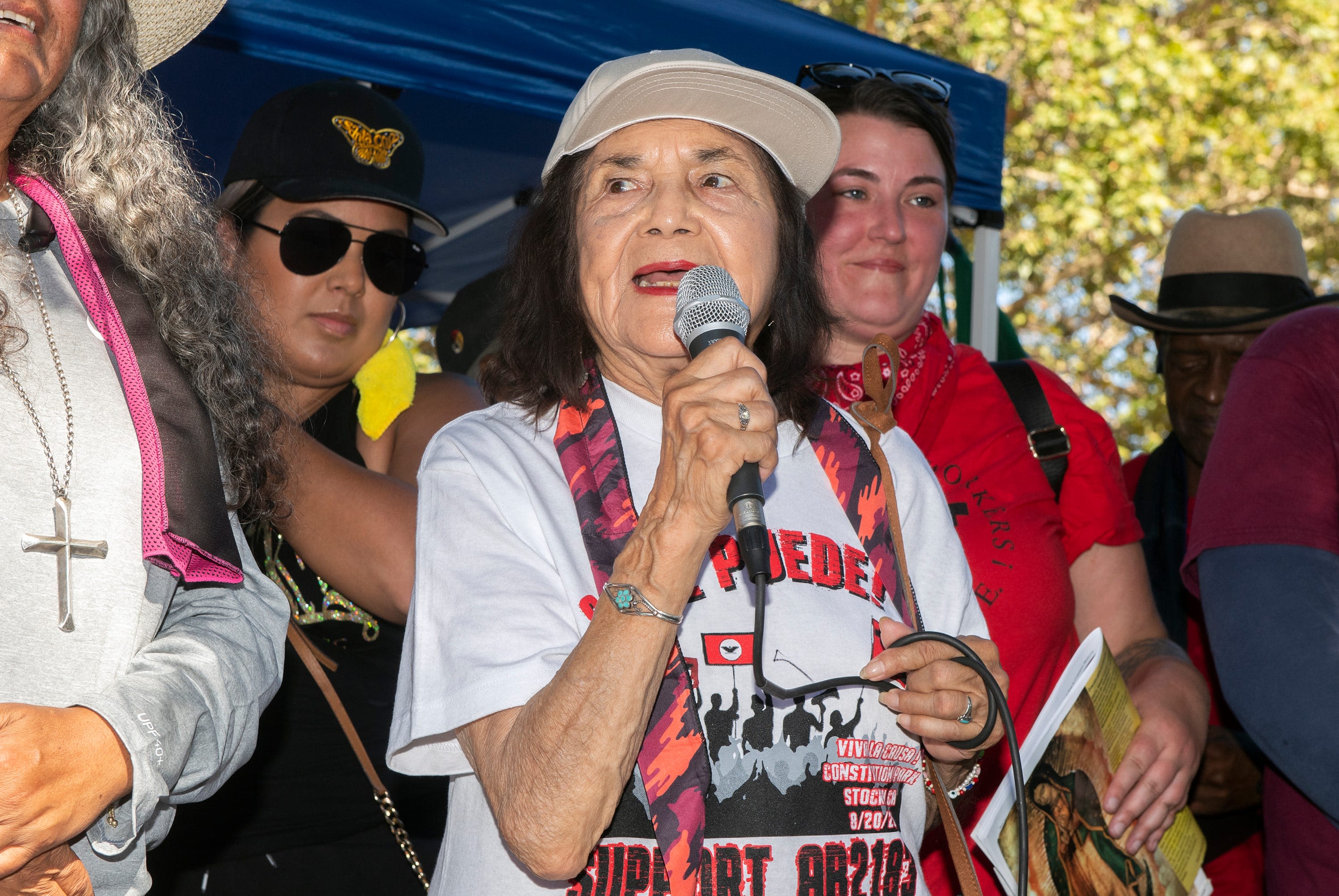 Dolores Huerta boosts Kamala Harris at Arizona rally as campaign focuses on labor