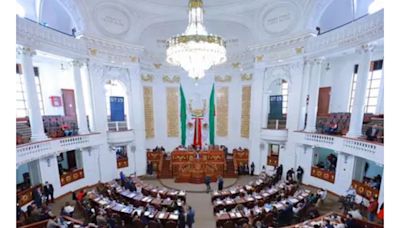 Congreso de la capital del país se pinta de guinda