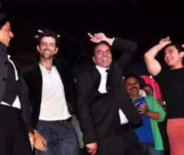 When Shah Rukh Khan, Aamir Khan, grooved with Dharmendra at the 'Yamla Pagla Deewana 2' event | Hindi Movie News - Times of India