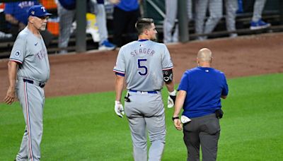 Seager likely to receive MRI after scary HBP to wrist